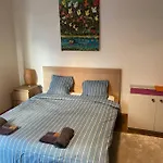 Opera Apartment 2 With Wifi & Tv